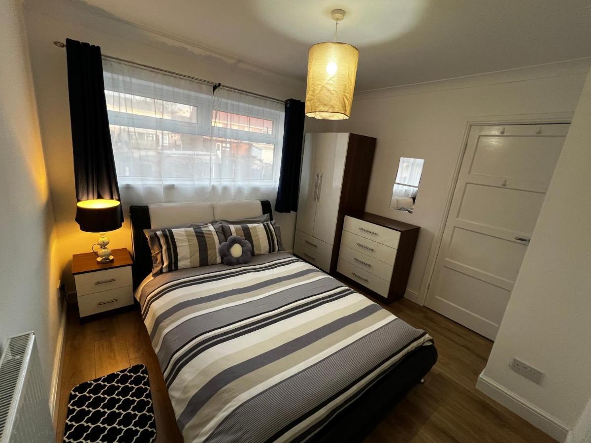 Springfield House- Near Newcastle Centre, Hospital And Keele University! Stoke-on-Trent Dış mekan fotoğraf